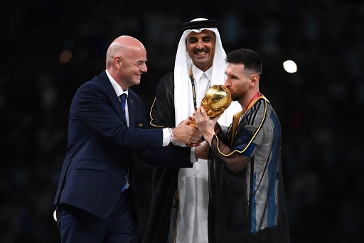 أمير قطر يقول إن بلاده وفت بتعهدها تنظيم كأس عالم ''استثنائية''